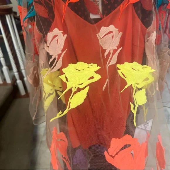 BLUMARINE new without tags, poly and silk to layer blouse top roses flowers med - Picture 7 of 10